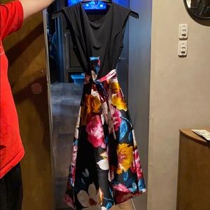 Casual but very unique dress size 4